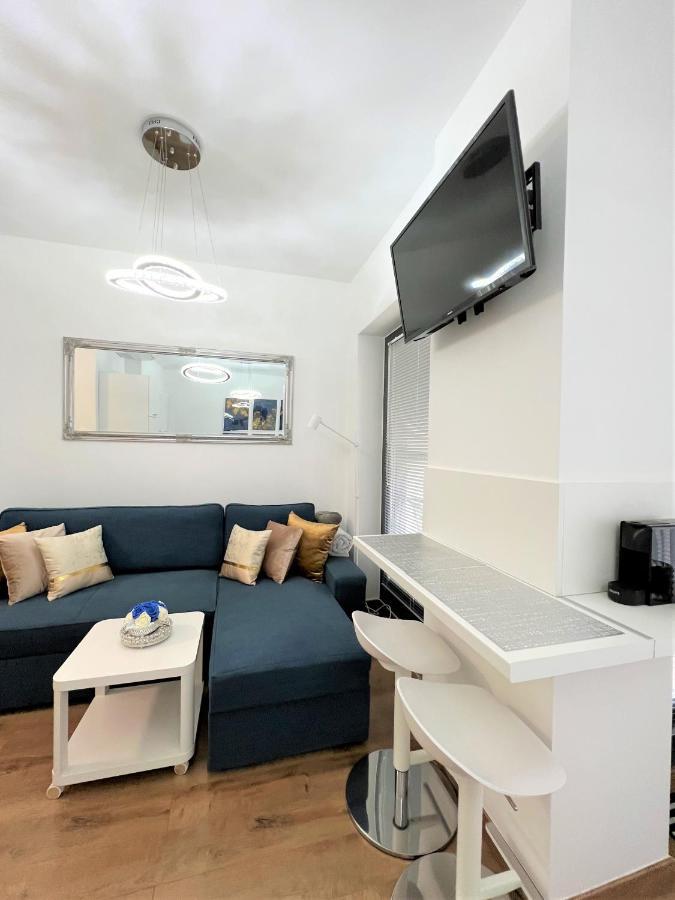 Luxe Central Studio With Pool, Parking & Ac 布达佩斯 外观 照片