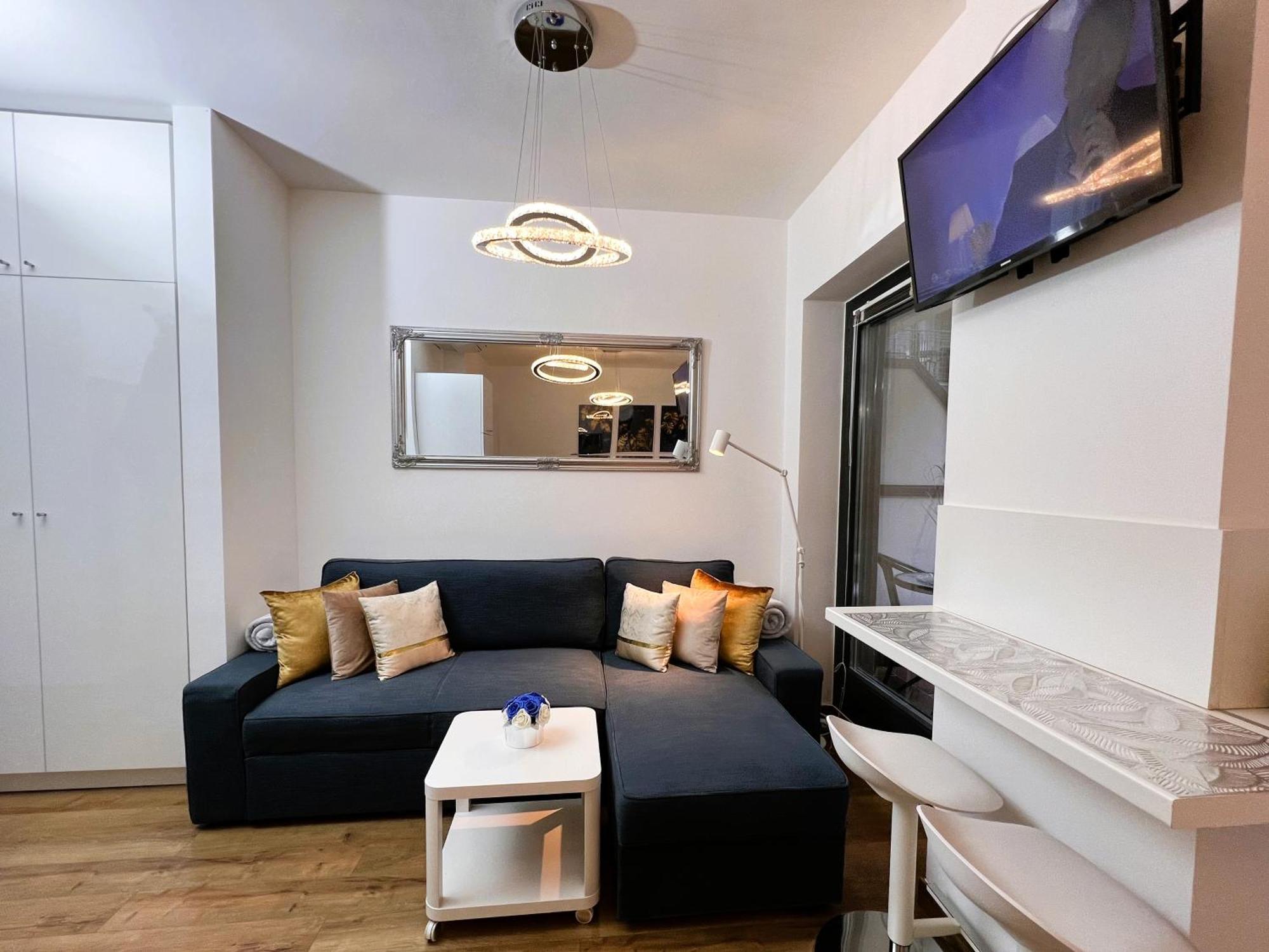 Luxe Central Studio With Pool, Parking & Ac 布达佩斯 外观 照片
