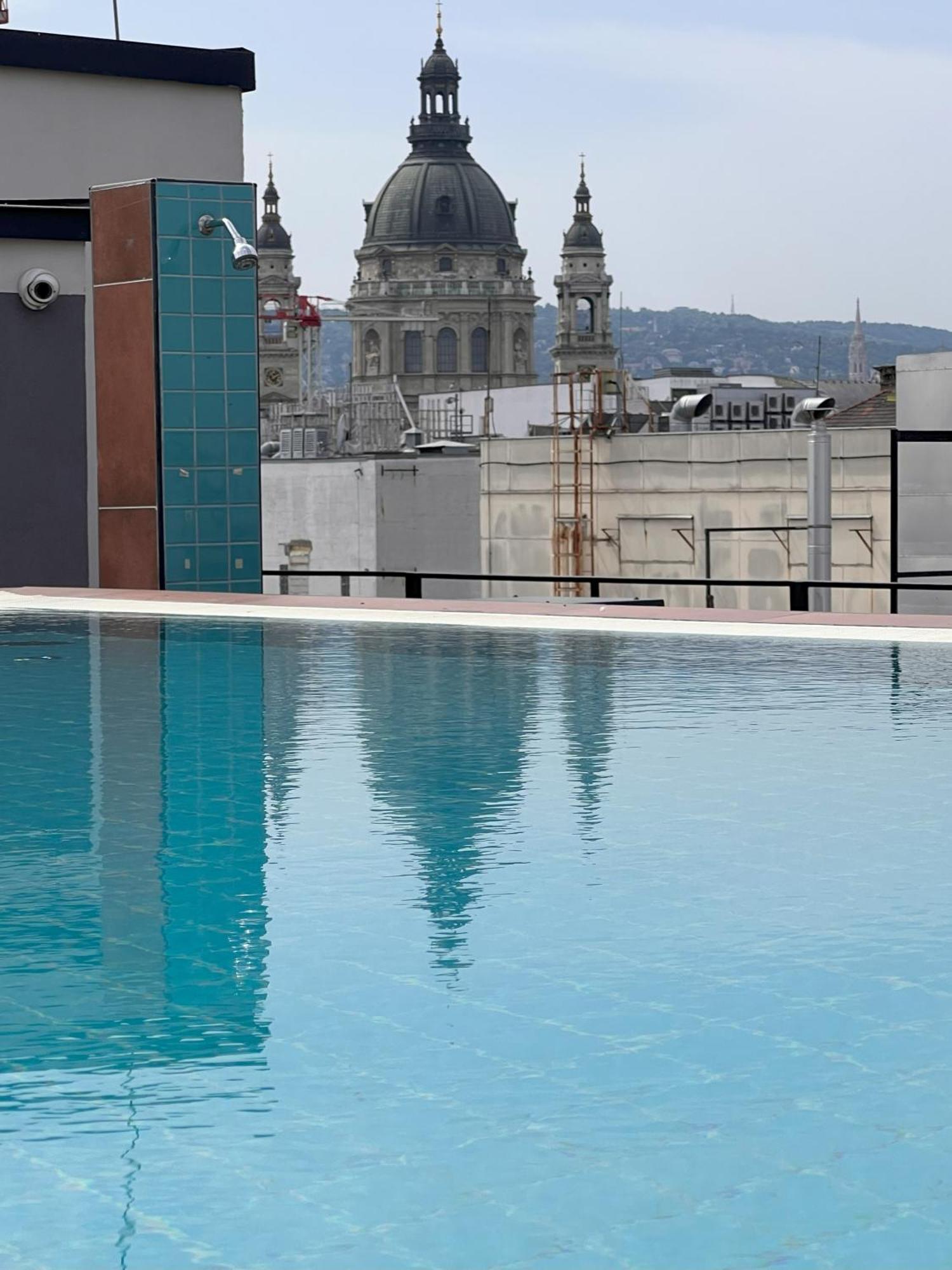 Luxe Central Studio With Pool, Parking & Ac 布达佩斯 外观 照片