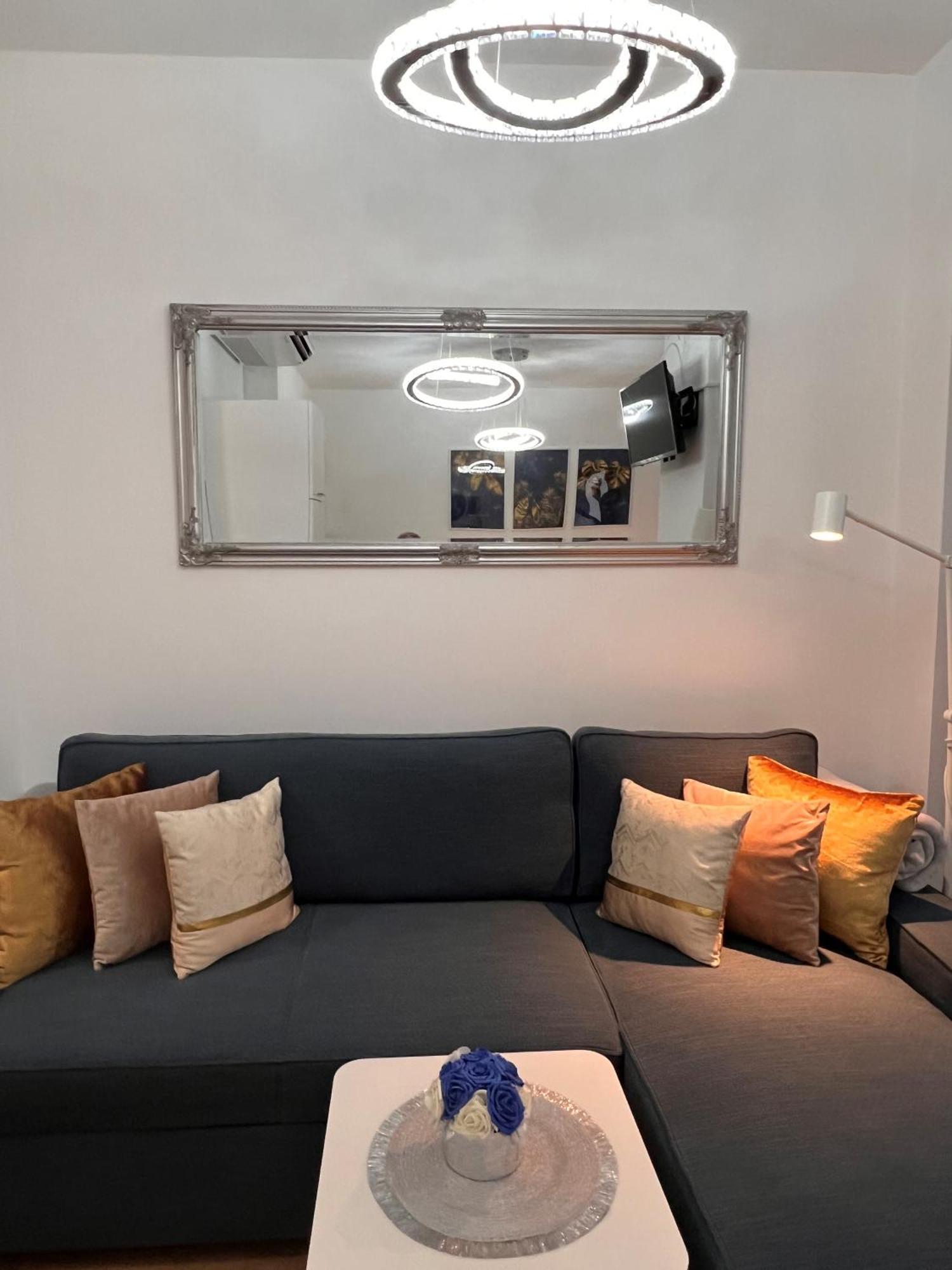 Luxe Central Studio With Pool, Parking & Ac 布达佩斯 外观 照片