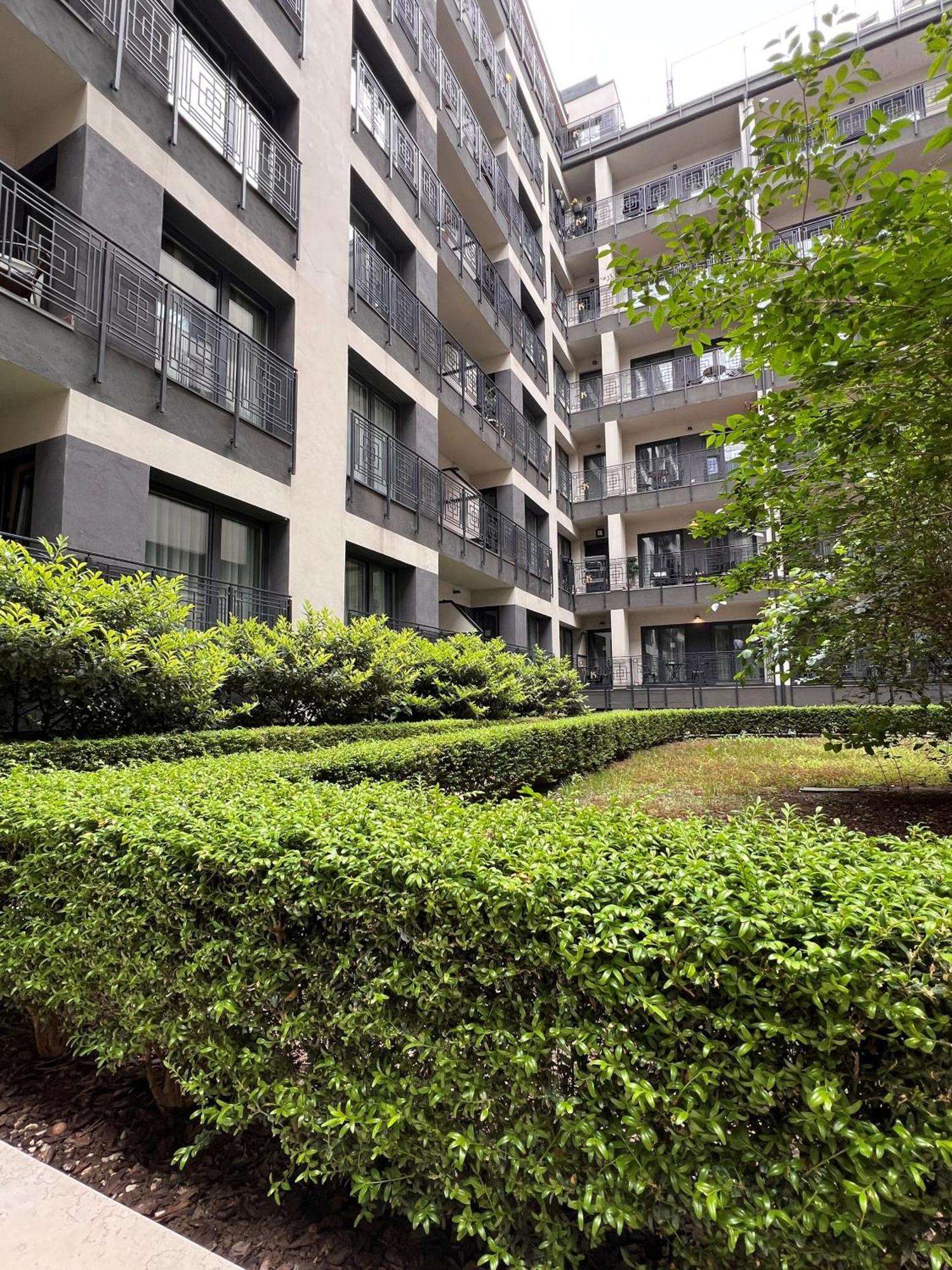Luxe Central Studio With Pool, Parking & Ac 布达佩斯 外观 照片